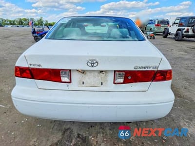 Zdjęcie 6 z 12 samochodu: 2001 TOYOTA CAMRY LE VIN:JT2BG28K010601635 - miniatura