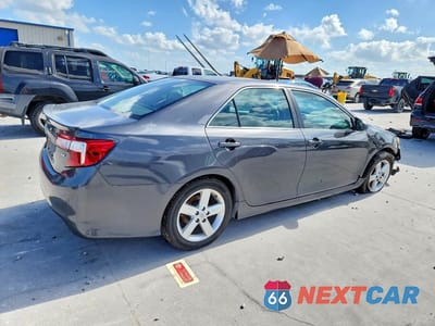 Trzecie zdjęcie samochodu z tyłu: 2012 TOYOTA CAMRY SE VIN:4T1BF1FK5CU082743 - miniatura