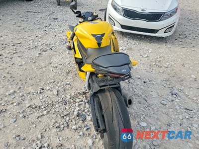 Czwarte zdjęcie samochodu z boku: 2008 YAMAHA YZFR6 VIN:JYARJ16E18A002337 - miniatura