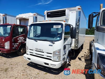 2014 ISUZU NPR REFRIGERATED BOX TRUCK JALC4W162E7003051 - główne zdjęcie licytacji z USA - miniatura