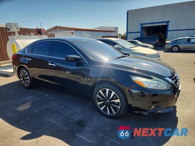 Czwarte zdjęcie samochodu z boku: 2018 NISSAN ALTIMA 2.5 SV VIN:1N4AL3APXJC198634 - miniatura