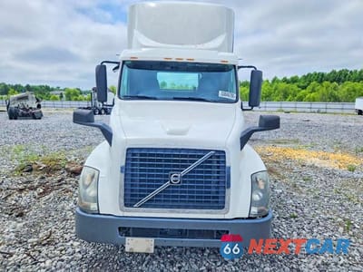 Zdjęcie 9 z 10 samochodu: 2017 VOLVO VNL SEMI TRUCK VIN:4V4N39TG1HN987950 - miniatura