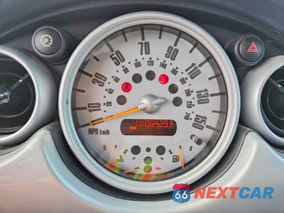 Zdjęcie 9 z 12 samochodu: 2004 MINI COOPER VIN:WMWRC33454TC53043 - miniatura