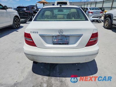 Zdjęcie 6 z 12 samochodu: 2013 MERCEDES-BENZ C 250 VIN:WDDGF4HB4DA783145 - miniatura