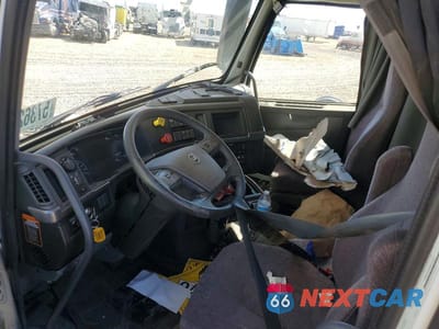 Zdjęcie 9 z 10 samochodu: 2023 VOLVO VNL SEMI TRUCK VIN:4V4NC9EH8PN334892 - miniatura