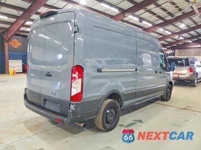 Trzecie zdjęcie samochodu z tyłu: 2021 FORD TRANSIT 250 DELIVERY VAN VIN:1FTBR1C84MKA48438 - miniatura