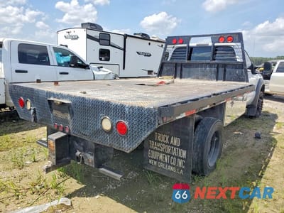Trzecie zdjęcie samochodu z tyłu: 2005 FORD F450 SUPER - FLATBED VIN:1FDXF46P65EA16881 - miniatura
