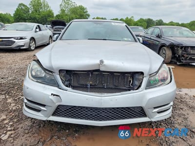 Piąte zdjęcie samochodu w środku: 2013 MERCEDES-BENZ C 300 4MATIC VIN:WDDGF8AB3DR285876 - miniatura