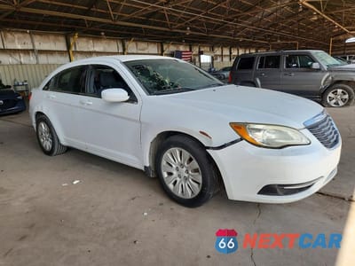 Czwarte zdjęcie samochodu z boku: 2012 CHRYSLER 200 LX VIN:1C3CCBAB9CN256715 - miniatura