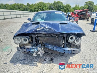 Piąte zdjęcie samochodu w środku: 2017 DODGE CHALLENGER SXT VIN:2C3CDZAG1HH573342 - miniatura