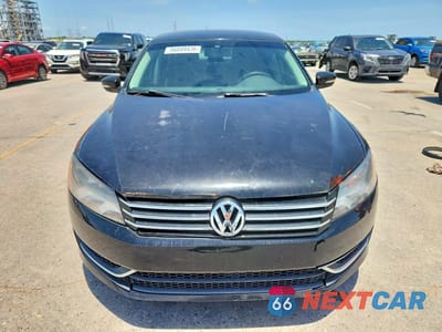 Piąte zdjęcie samochodu w środku: 2015 VOLKSWAGEN PASSAT S VIN:1VWAT7A31FC045532 - miniatura