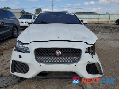 Piąte zdjęcie samochodu w środku: 2017 JAGUAR XF S VIN:SAJBM4BV8HCY38219 - miniatura
