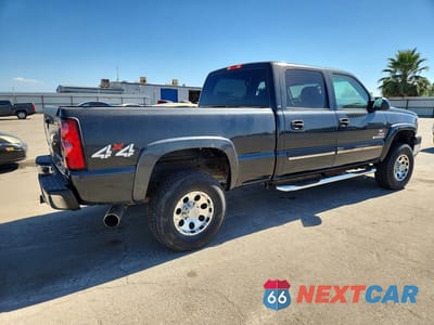 Trzecie zdjęcie samochodu z tyłu: 2005 CHEVROLET SILVERADO 2500 VIN:1GCHK23295F893652 - miniatura