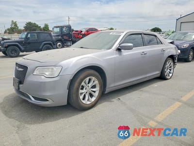 2015 CHRYSLER 300 LIMITED 2C3CCAAG6FH930936 - główne zdjęcie licytacji z USA - miniatura