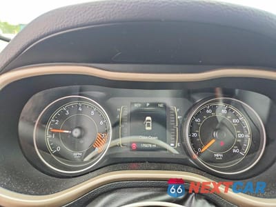Zdjęcie 9 z 13 samochodu: 2015 JEEP CHEROKEE LATITUDE VIN:1C4PJMCS3FW757271 - miniatura