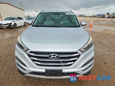 Piąte zdjęcie samochodu w środku: 2017 HYUNDAI TUCSON SPORT VIN:KM8J33A2XHU521174 - miniatura
