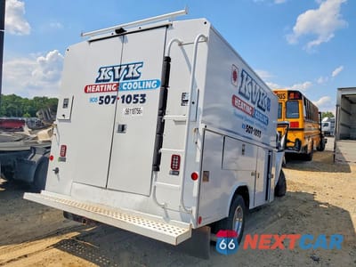 Trzecie zdjęcie samochodu z tyłu: 2018 FORD ECONOLINE E350 SUPER DUTY CUTAWAY VAN VIN:1FDWE3F61JDC38311 - miniatura