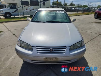 Piąte zdjęcie samochodu w środku: 1997 TOYOTA CAMRY LE VIN:4T1BG22K8VU750644 - miniatura