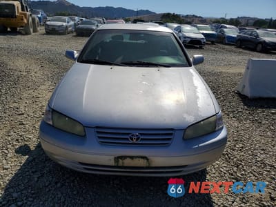 Piąte zdjęcie samochodu w środku: 1999 TOYOTA CAMRY CE VIN:4T1BG22K0XU444959 - miniatura