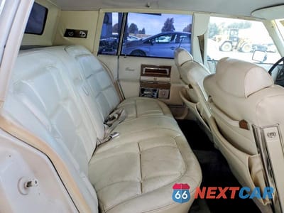 Zdjęcie 10 z 12 samochodu: 1984 CADILLAC FLEETWOOD BROUGHAM VIN:1G6AW6988E9064193 - miniatura