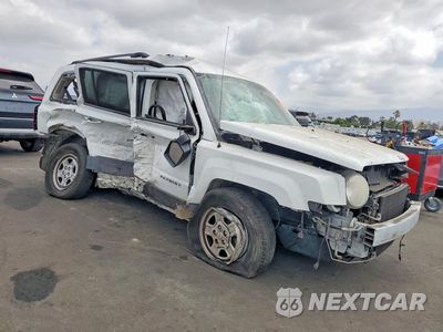 Czwarte zdjęcie samochodu z boku: 2014 JEEP PATRIOT SPORT VIN:1C4NJPBA5ED502374 - miniatura