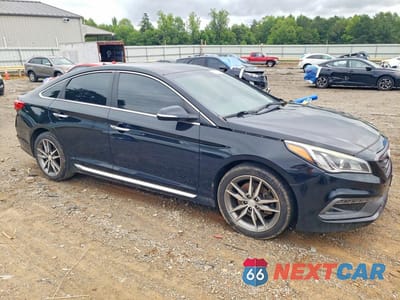 Czwarte zdjęcie samochodu z boku: 2015 HYUNDAI SONATA SPORT 2.0T VIN:5NPE34AB7FH209090 - miniatura