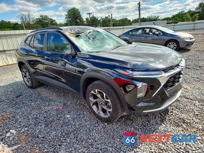 Czwarte zdjęcie samochodu z boku: 2024 CHEVROLET TRAX 1LT VIN:KL77LHE28RC024599 - miniatura