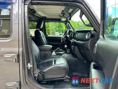 Zdjęcie 6 z 10 samochodu: 2020 JEEP WRANGLER UNLIMITED SAHARA VIN:1C4HJXEGXLW109016 - miniatura