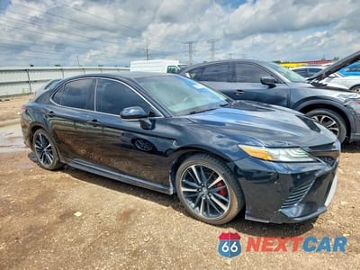 Czwarte zdjęcie samochodu z boku: 2018 TOYOTA CAMRY XSE VIN:4T1B61HK8JU562947 - miniatura