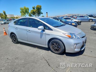 Czwarte zdjęcie samochodu z boku: 2015 TOYOTA PRIUS TWO VIN:JTDKN3DU7F0466476 - miniatura