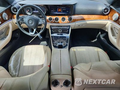 Zdjęcie 29 z 48 samochodu: 2017 MERCEDES-BENZ E 300 4MATIC VIN:WDDZF4KB6HA012791 - miniatura