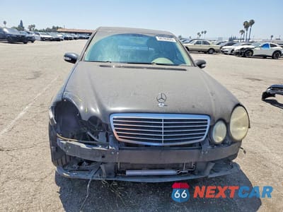 Piąte zdjęcie samochodu w środku: 2004 MERCEDES-BENZ E 500 VIN:WDBUF70J04A461313 - miniatura