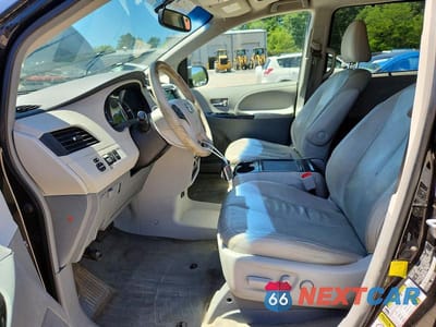 Zdjęcie 7 z 13 samochodu: 2013 TOYOTA SIENNA XLE 8-PASSENGER VIN:5TDYK3DC5DS316502 - miniatura