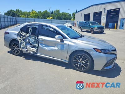 Czwarte zdjęcie samochodu z boku: 2023 TOYOTA CAMRY SE VIN:4T1S11AK5PU750746 - miniatura