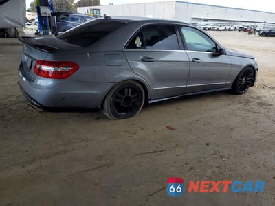 Trzecie zdjęcie samochodu z tyłu: 2011 MERCEDES-BENZ E 550 VIN:WDDHF7CB8BA316918 - miniatura