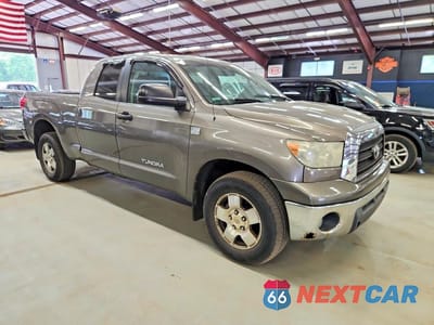 Czwarte zdjęcie samochodu z boku: 2008 TOYOTA TUNDRA SR5 VIN:5TBBT54188S458970 - miniatura