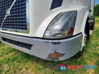 Zdjęcie 9 z 10 samochodu: 2016 VOLVO VNL SEMI TRUCK VIN:4V4N39TG2GN965499 - miniatura