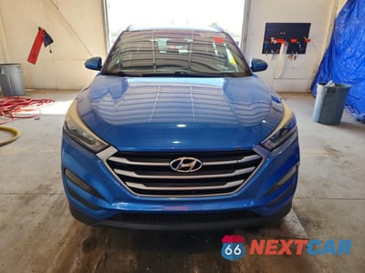 Piąte zdjęcie samochodu w środku: 2017 HYUNDAI TUCSON SE VIN:KM8J3CA48HU318415 - miniatura