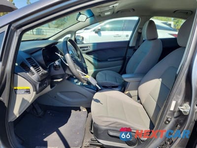 Zdjęcie 7 z 12 samochodu: 2016 KIA FORTE LX VIN:KNAFX4A6XG5443783 - miniatura
