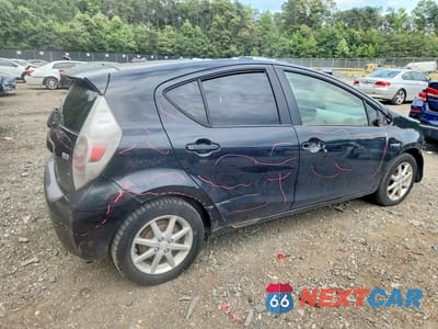 Trzecie zdjęcie samochodu z tyłu: 2012 TOYOTA PRIUS C THREE VIN:JTDKDTB31C1026725 - miniatura