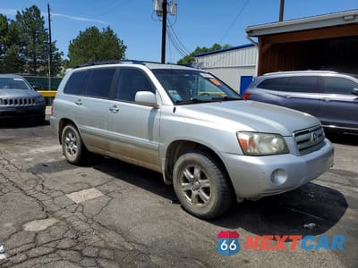 Czwarte zdjęcie samochodu z boku: 2004 TOYOTA HIGHLANDER VIN:JTEDP21A740041131 - miniatura