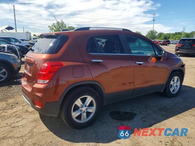 Trzecie zdjęcie samochodu z tyłu: 2019 CHEVROLET TRAX 1LT VIN:3GNCJLSB0KL258283 - miniatura