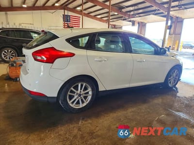 Trzecie zdjęcie samochodu z tyłu: 2016 FORD FOCUS SE VIN:1FADP3K23GL389163 - miniatura