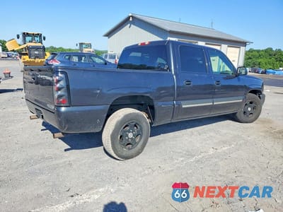 Trzecie zdjęcie samochodu z tyłu: 2004 CHEVROLET SILVERADO C1500 VIN:2GCEC13T141430381 - miniatura