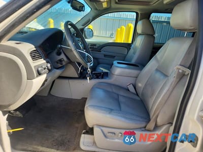 Zdjęcie 7 z 14 samochodu: 2011 CHEVROLET SUBURBAN K1500 LTZ VIN:1GNSKKE39BR285904 - miniatura
