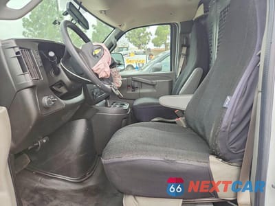 Zdjęcie 7 z 14 samochodu: 2021 CHEVROLET EXPRESS G2500 VIN:1GCWGBFP6M1253622 - miniatura
