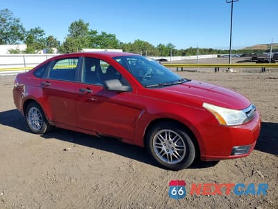 Czwarte zdjęcie samochodu z boku: 2010 FORD FOCUS SE VIN:1FAHP3FNXAW125451 - miniatura