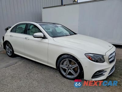 Czwarte zdjęcie samochodu z boku: 2018 MERCEDES-BENZ E 400 4MATIC VIN:WDDZF6GB6JA380057 - miniatura
