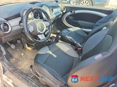 Zdjęcie 8 z 12 samochodu: 2008 MINI COOPER S VIN:WMWMF73558TT93923 - miniatura