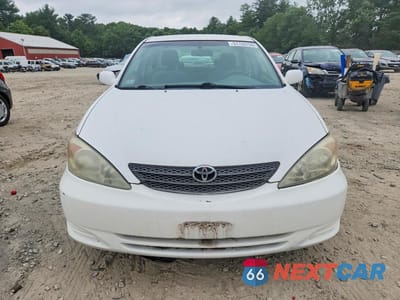 Piąte zdjęcie samochodu w środku: 2002 TOYOTA CAMRY LE VIN:JTDBE32K320007733 - miniatura
